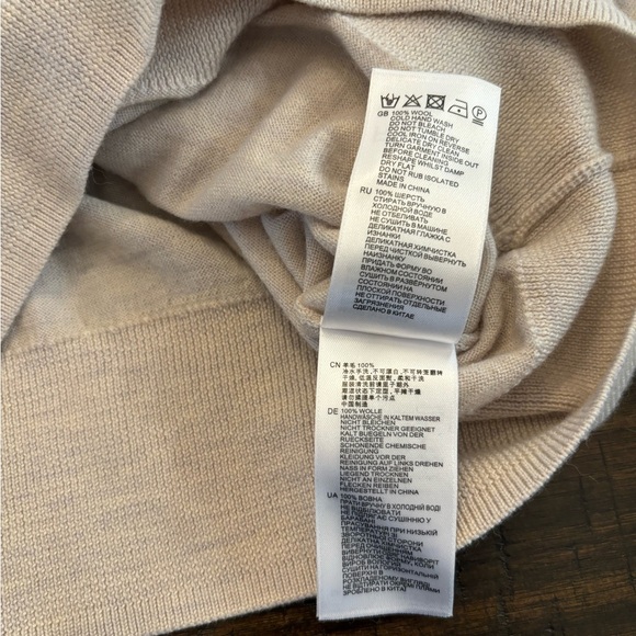 Reiss. 100% wool crew neck sweater. size small. Light sand color. - Picture 6 of 6